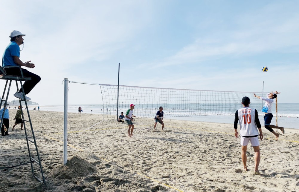 After work, many Danang locals love heading to the beach for a game of volleyball to boost their health